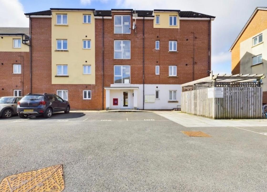 Modern 2 Bed City Apartment With Private Parking Swansea Eksteriør bilde
