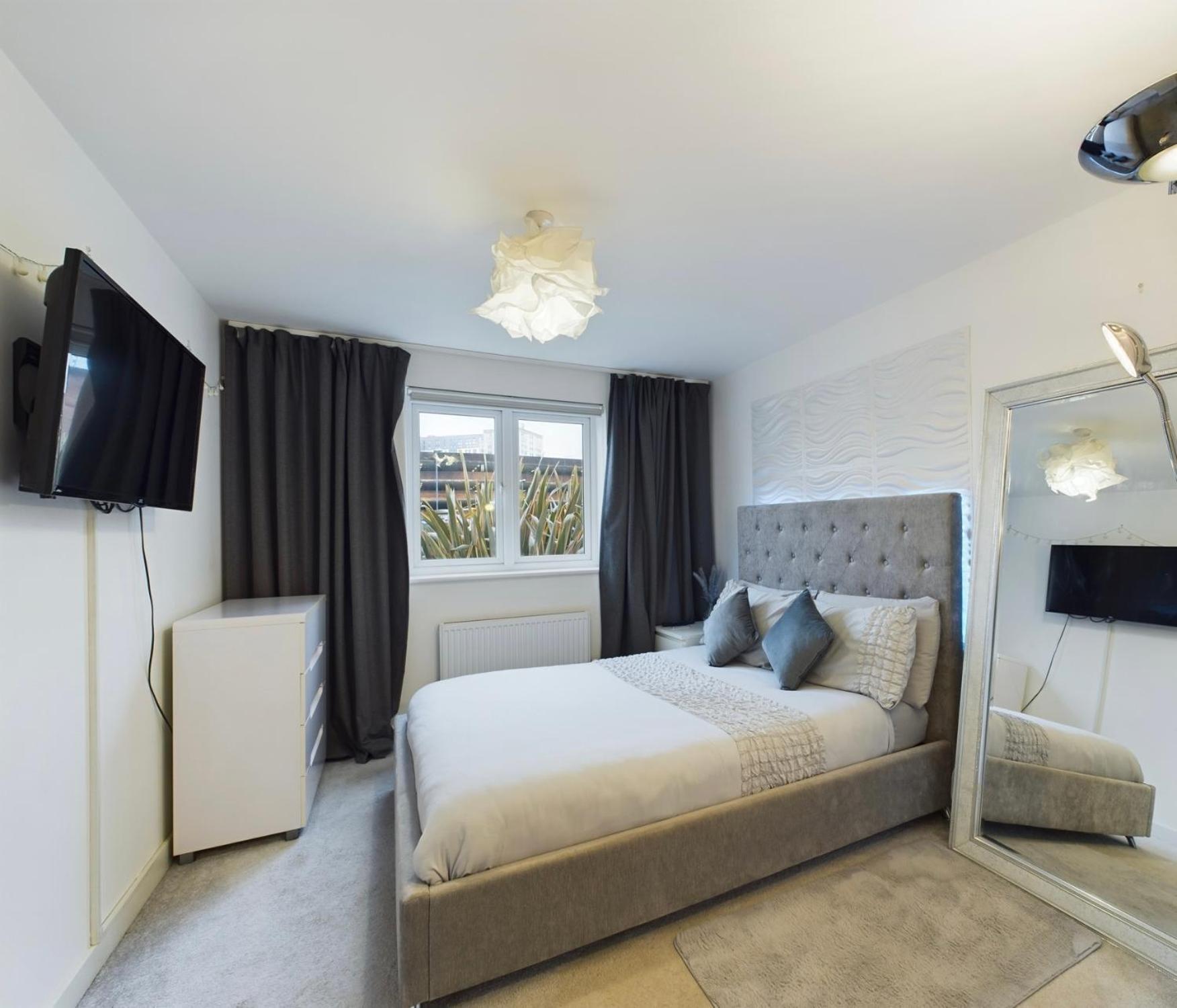 Modern 2 Bed City Apartment With Private Parking Swansea Eksteriør bilde