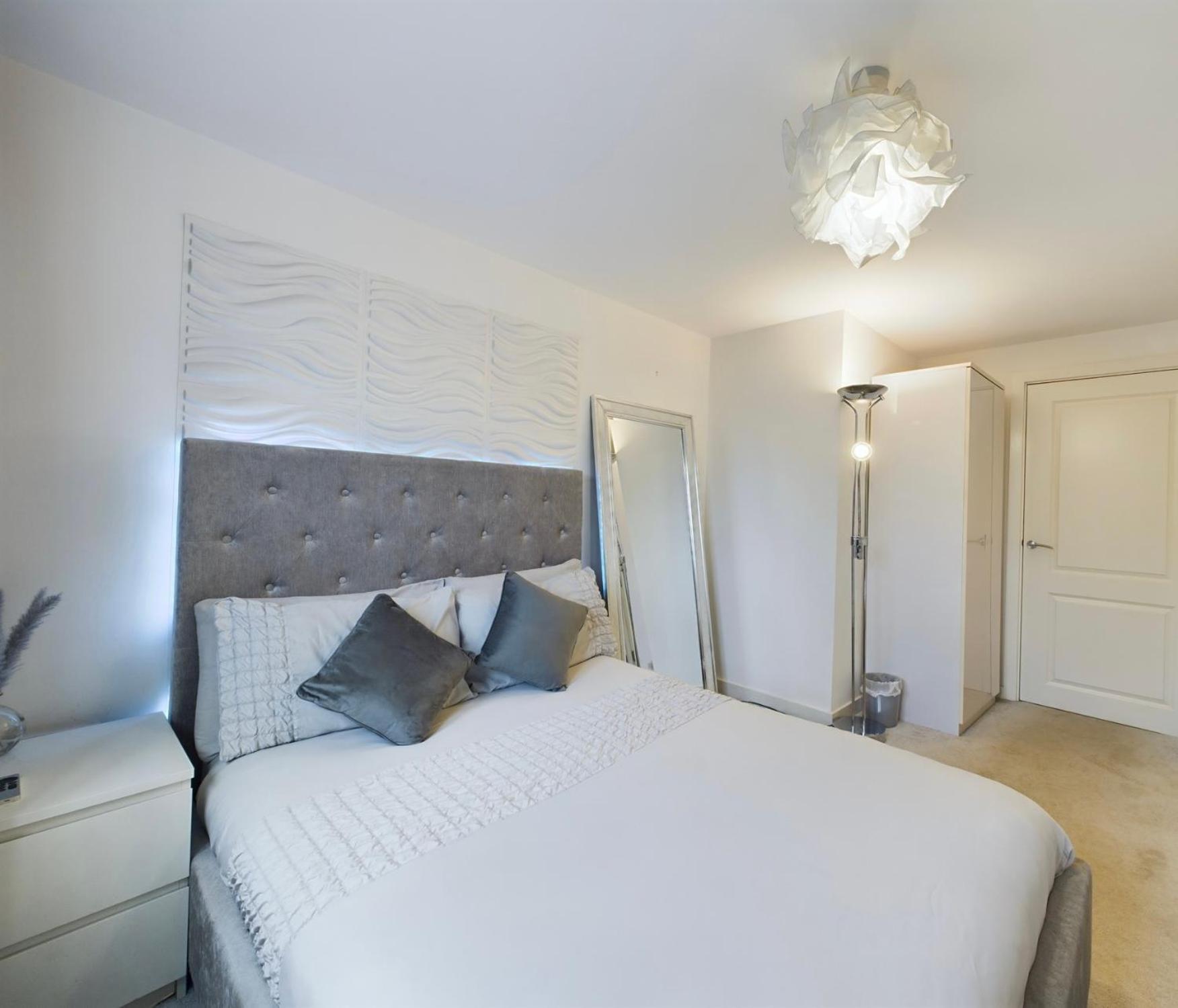 Modern 2 Bed City Apartment With Private Parking Swansea Eksteriør bilde